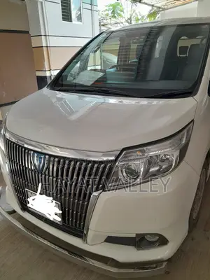 Toyota Noah SQUARE 2015
