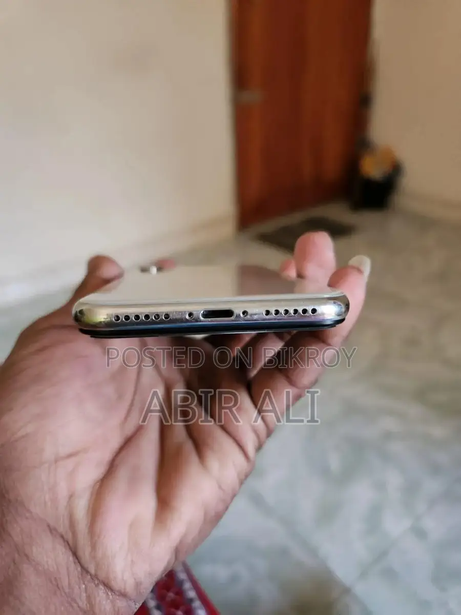 Apple iPhone X (Used)