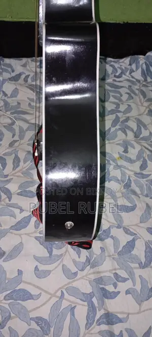 গিটার বাজনা