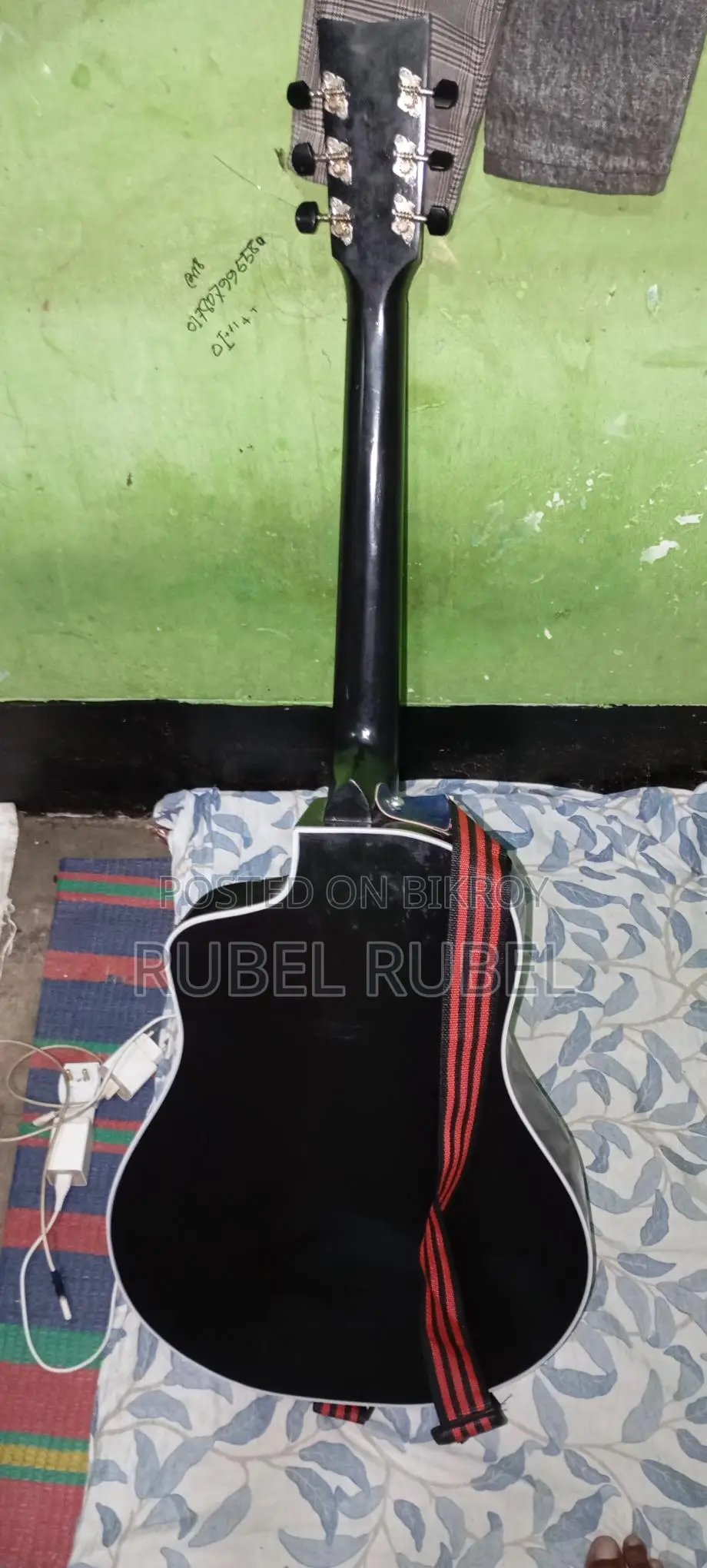 গিটার বাজনা