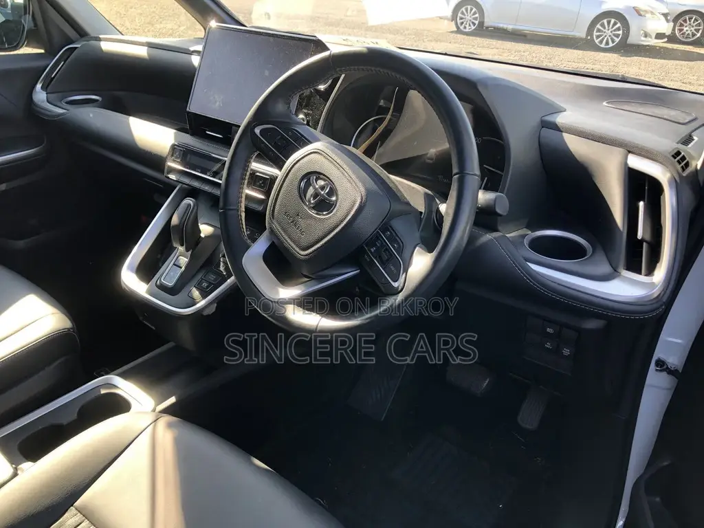 Toyota Noah Z PKG HYB 360 2023