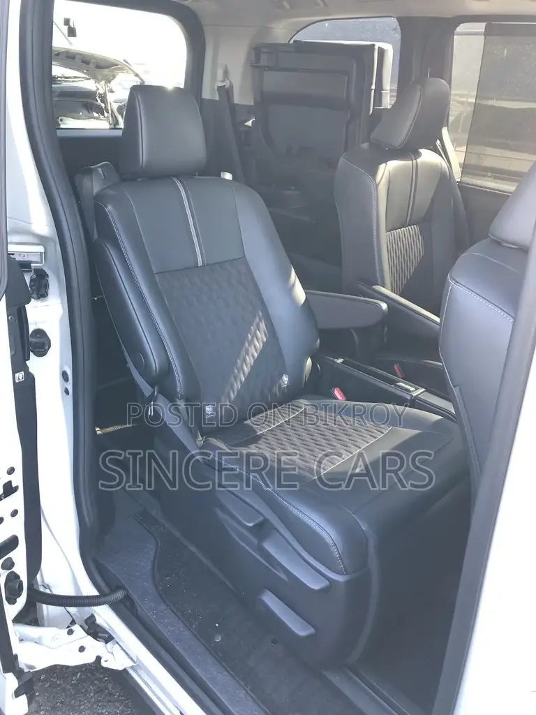 Toyota Noah Z PKG HYB 360 2023