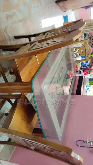 Beautiful Dining Table (6 Chairs) Good Condition