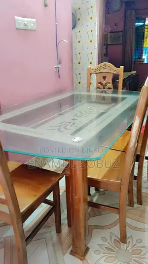 Beautiful Dining Table (6 Chairs) Good Condition