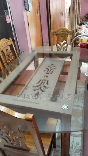 Beautiful Dining Table (6 Chairs) Good Condition