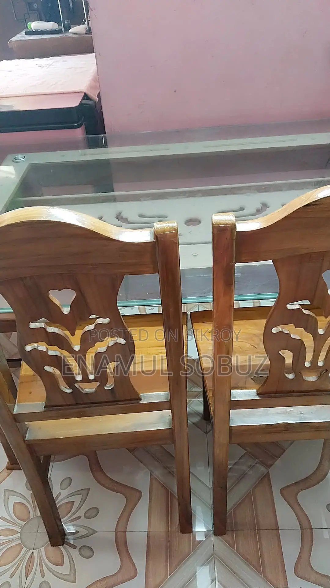 Beautiful Dining Table (6 Chairs) Good Condition
