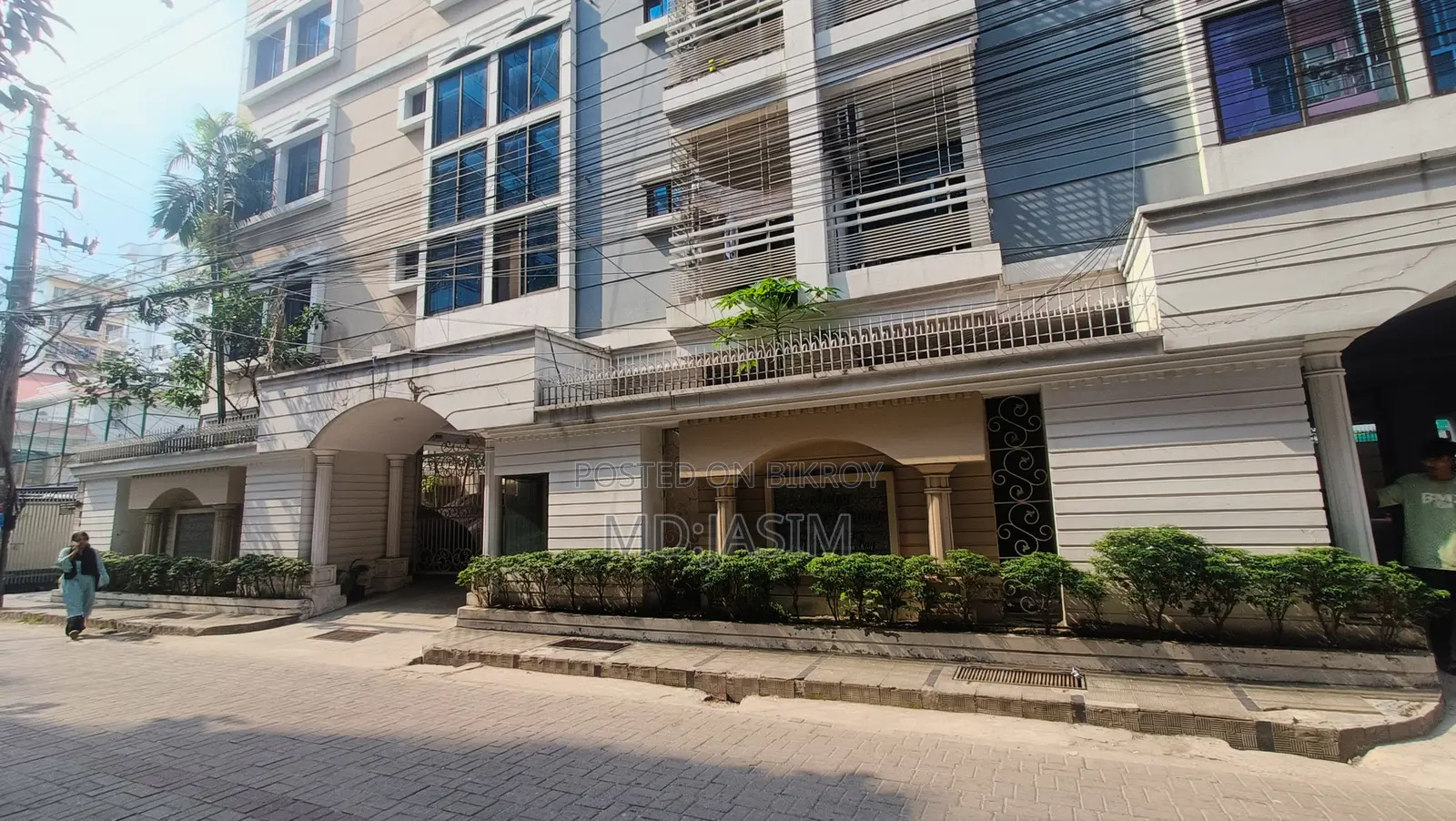 South Facing & Titas Gas 4 Bedroom Flat Sale Bashundhara R/a