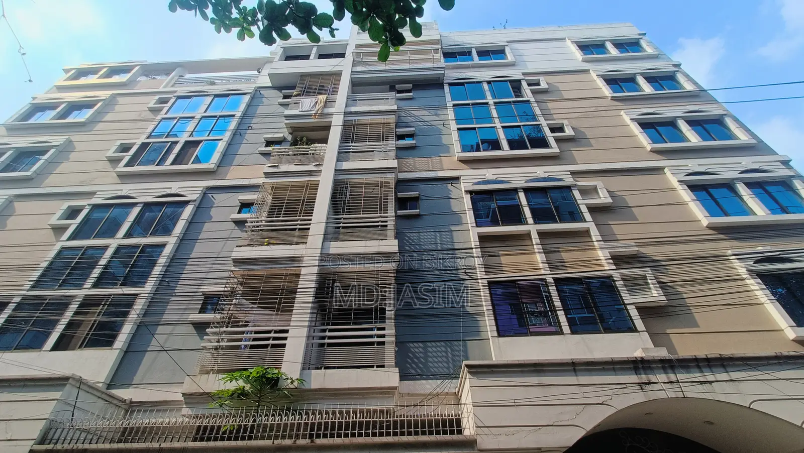 South Facing & Titas Gas 4 Bedroom Flat Sale Bashundhara R/a