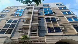 বসুন্ধরা আর/এ-তে দক্ষিণমুখী ও তিতাস গ্যাস সংযোগসহ ৪ বেডরুমের ফ্ল্যাট বিক্রয়