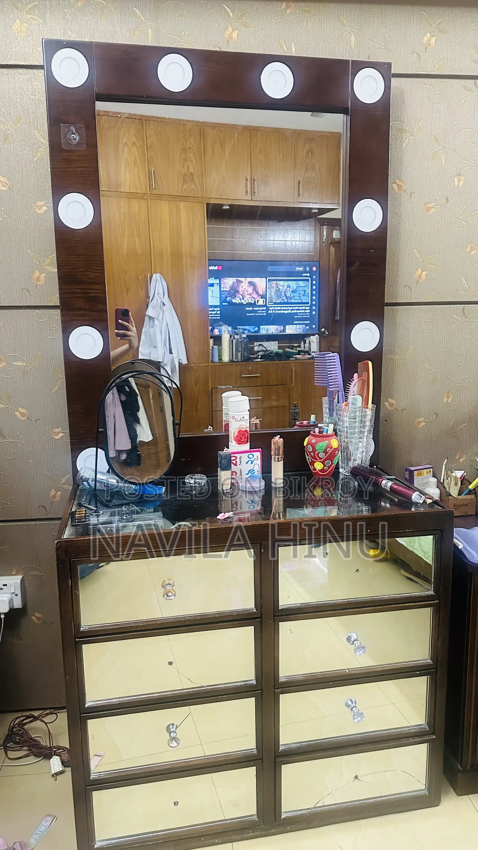 Dressing Table with Vanity