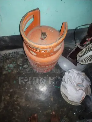 খালি গ্যাস সিলিন্ডার