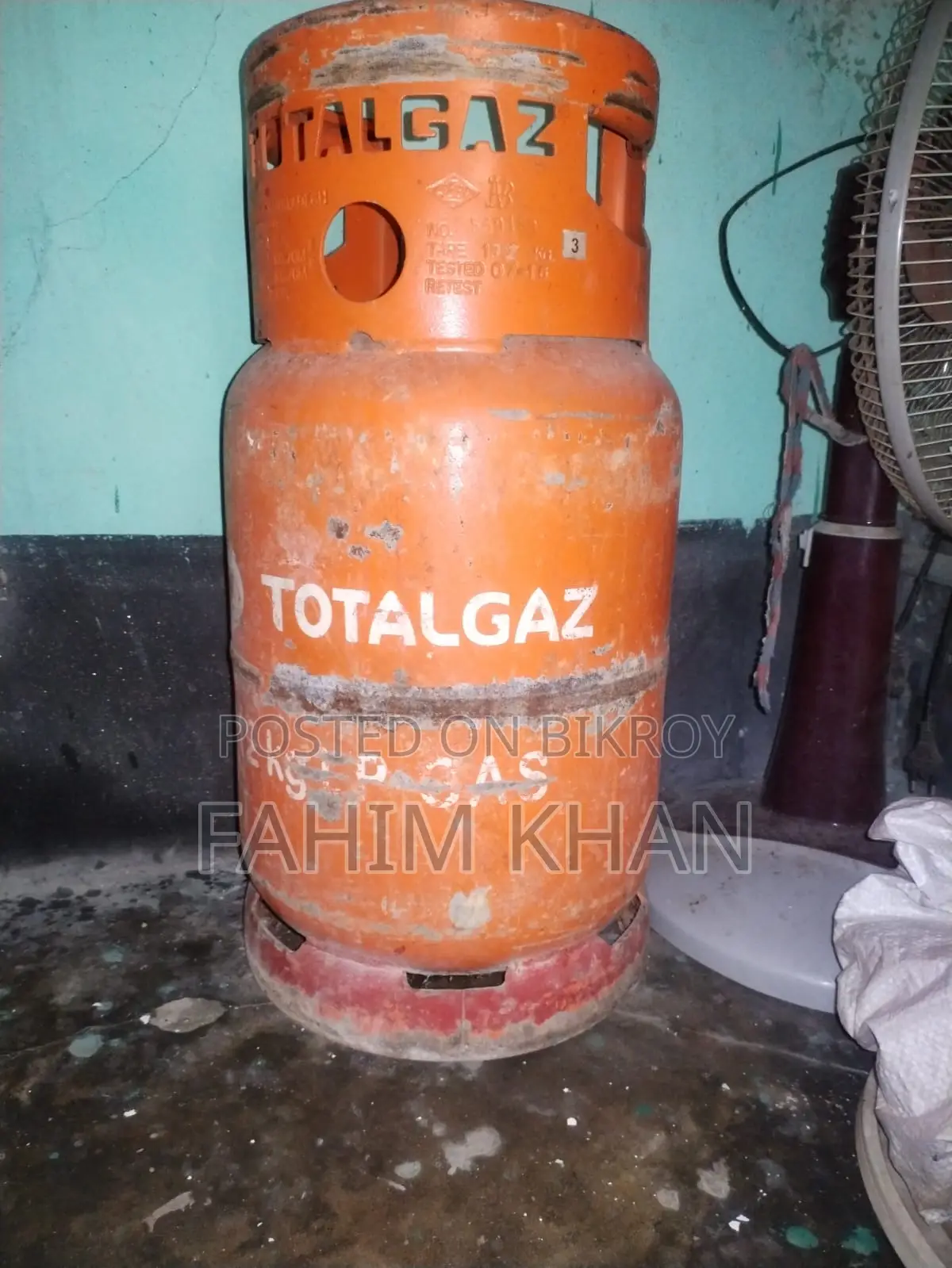 খালি গ্যাস সিলিন্ডার
