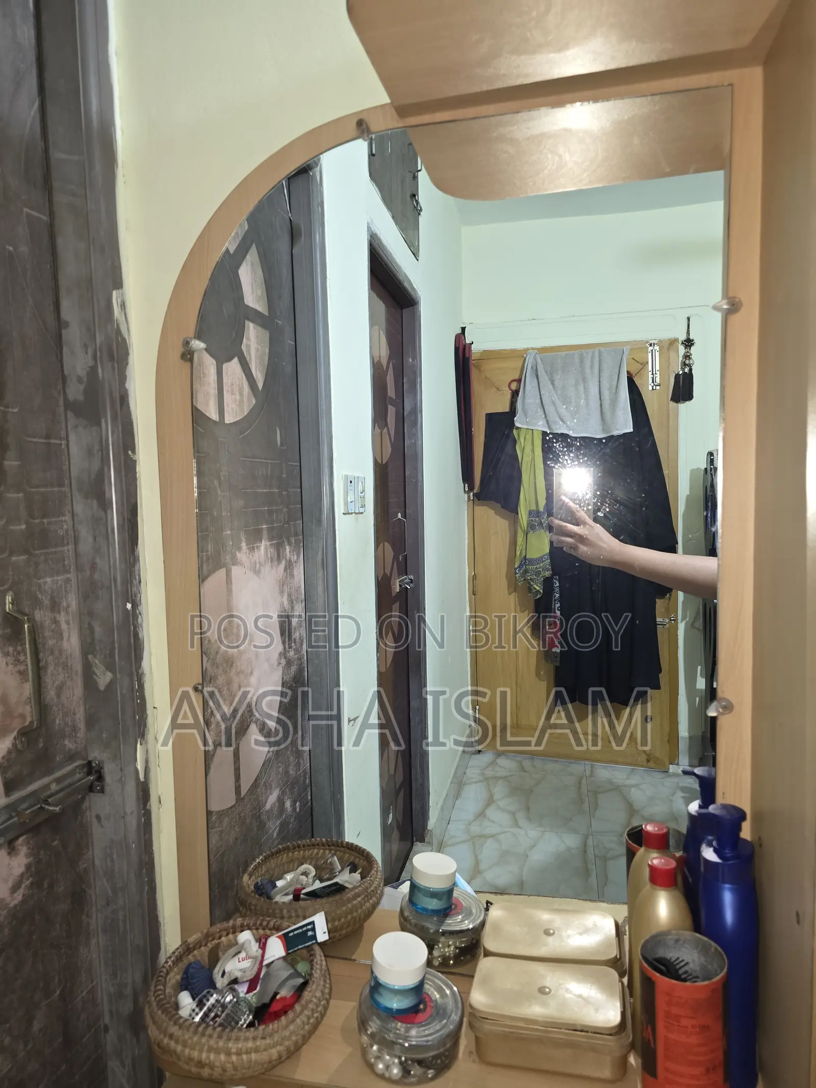 Dressing Mirror with Accessory Box