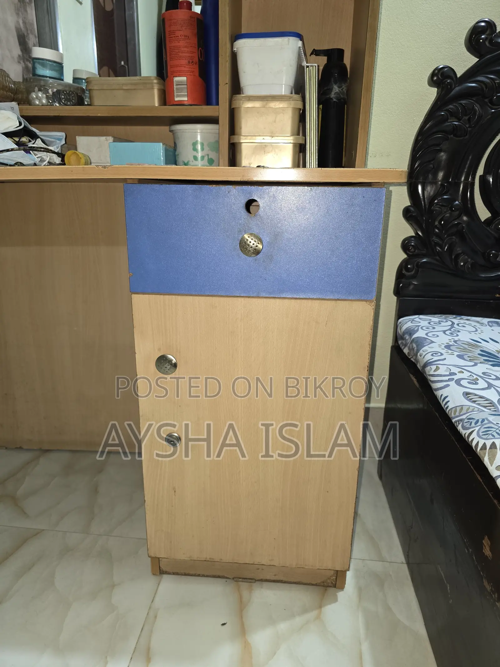 Dressing Mirror with Accessory Box