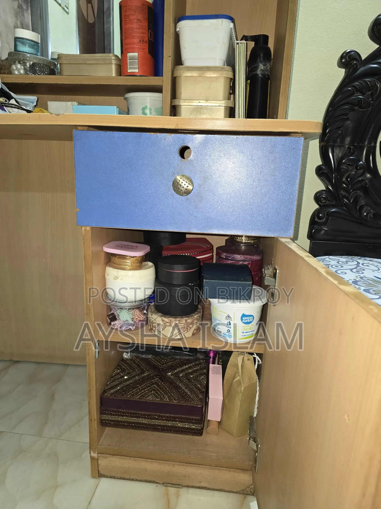 Dressing Mirror with Accessory Box