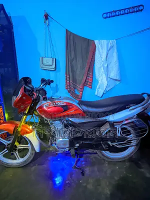 Bajaj Platina 100 . 2015