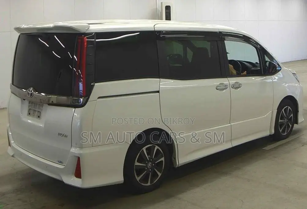 Toyota Noah Non Hybrid WXB Pearl 2021