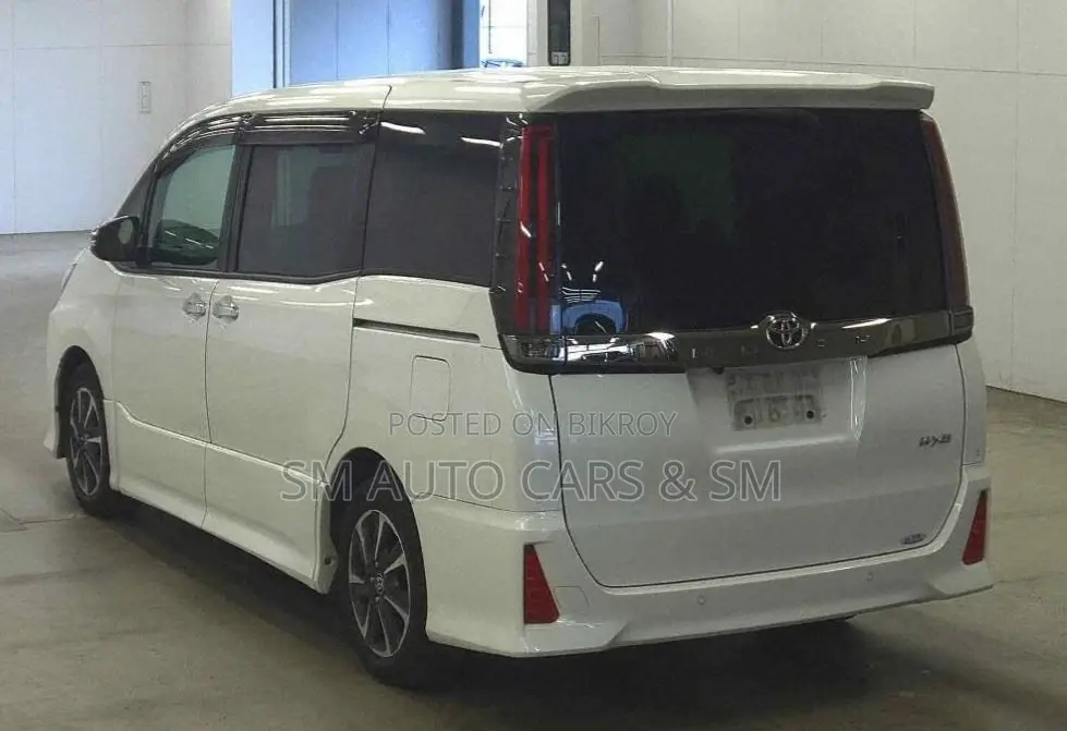 Toyota Noah Non Hybrid WXB Pearl 2021