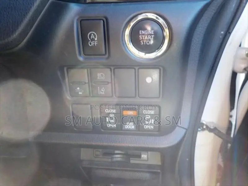 Toyota Noah Non Hybrid WXB Pearl 2021