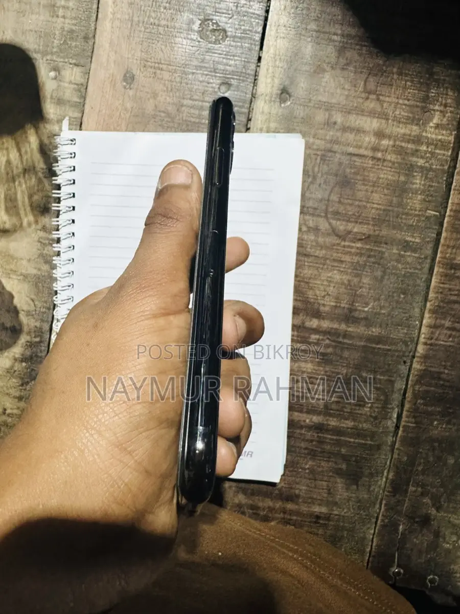 Apple iPhone 11 Pro with box (Used)