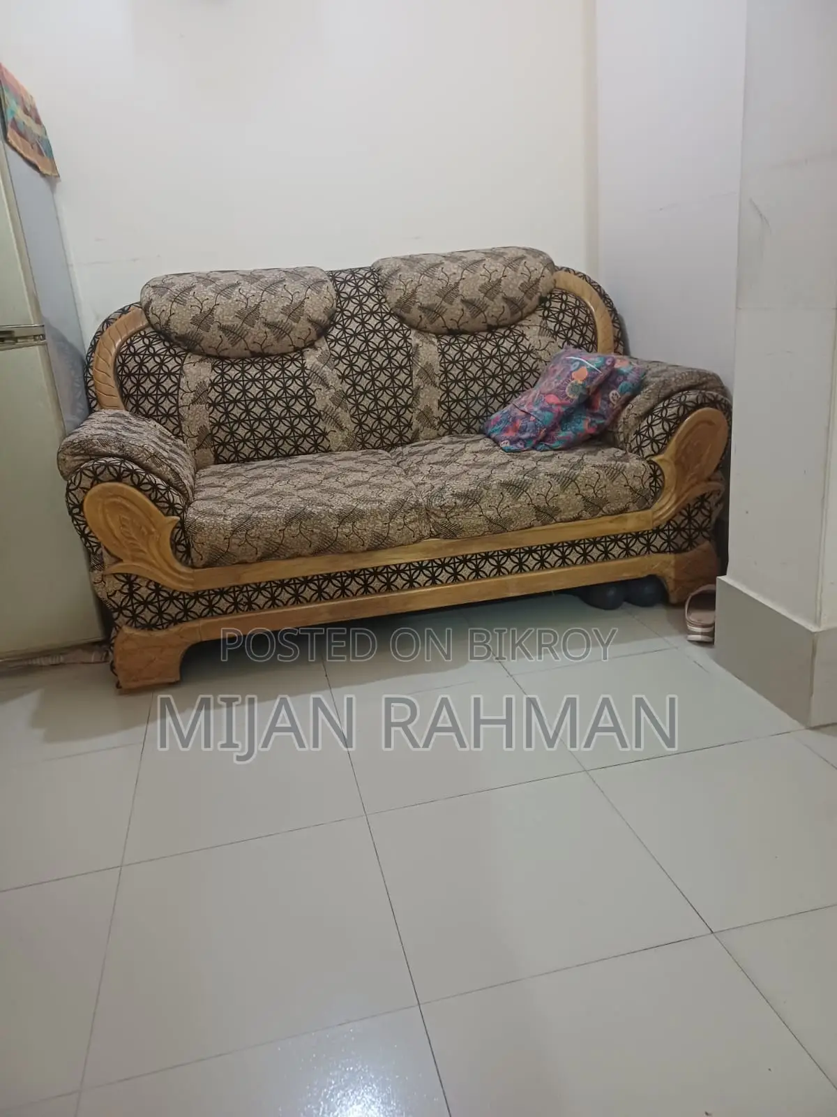 সোফা বিক্রয় হবে।