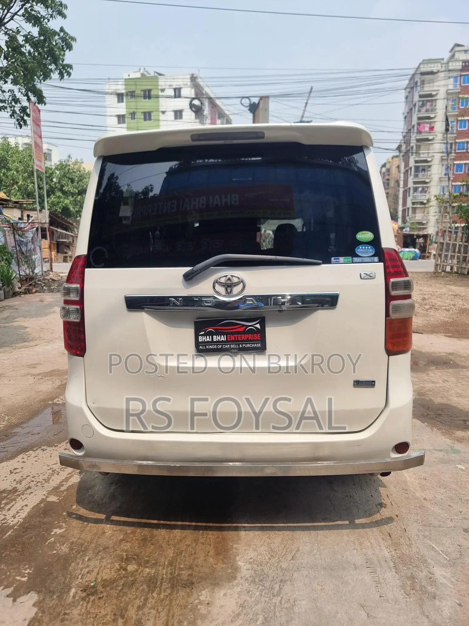 Toyota Noah 2013