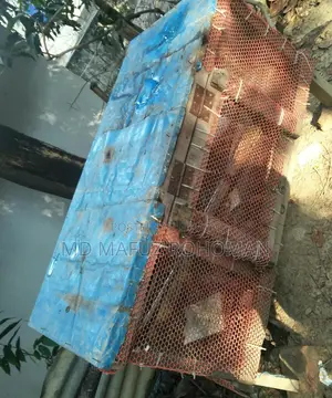 হাতে বানানো একটি মোরগের কাচা