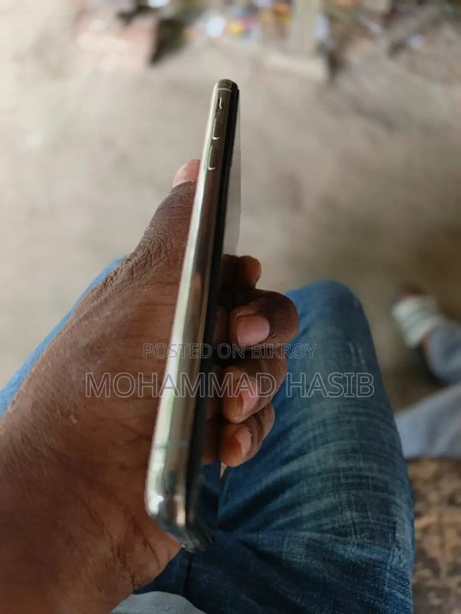 Apple iPhone X (Used)