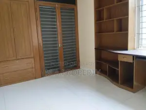 বারিধারা ডিপ্লোম্যাটিক এলাকায় ৩০০০ বর্গফুটের ৪ বেডের সেমি-ফার্নিশড ফ্ল্যাট ভাড়া