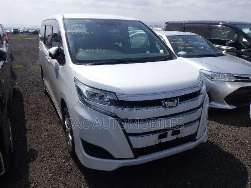 Toyota Noah G edition non hybrid 2020