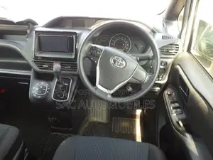 Toyota Noah G edition non hybrid 2020