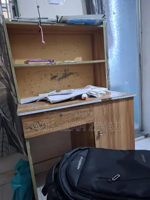 পড়ার টেবিল