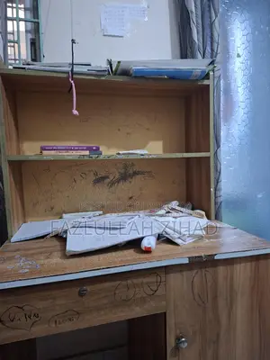 পড়ার টেবিল