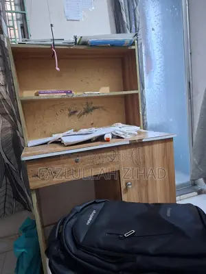 পড়ার টেবিল