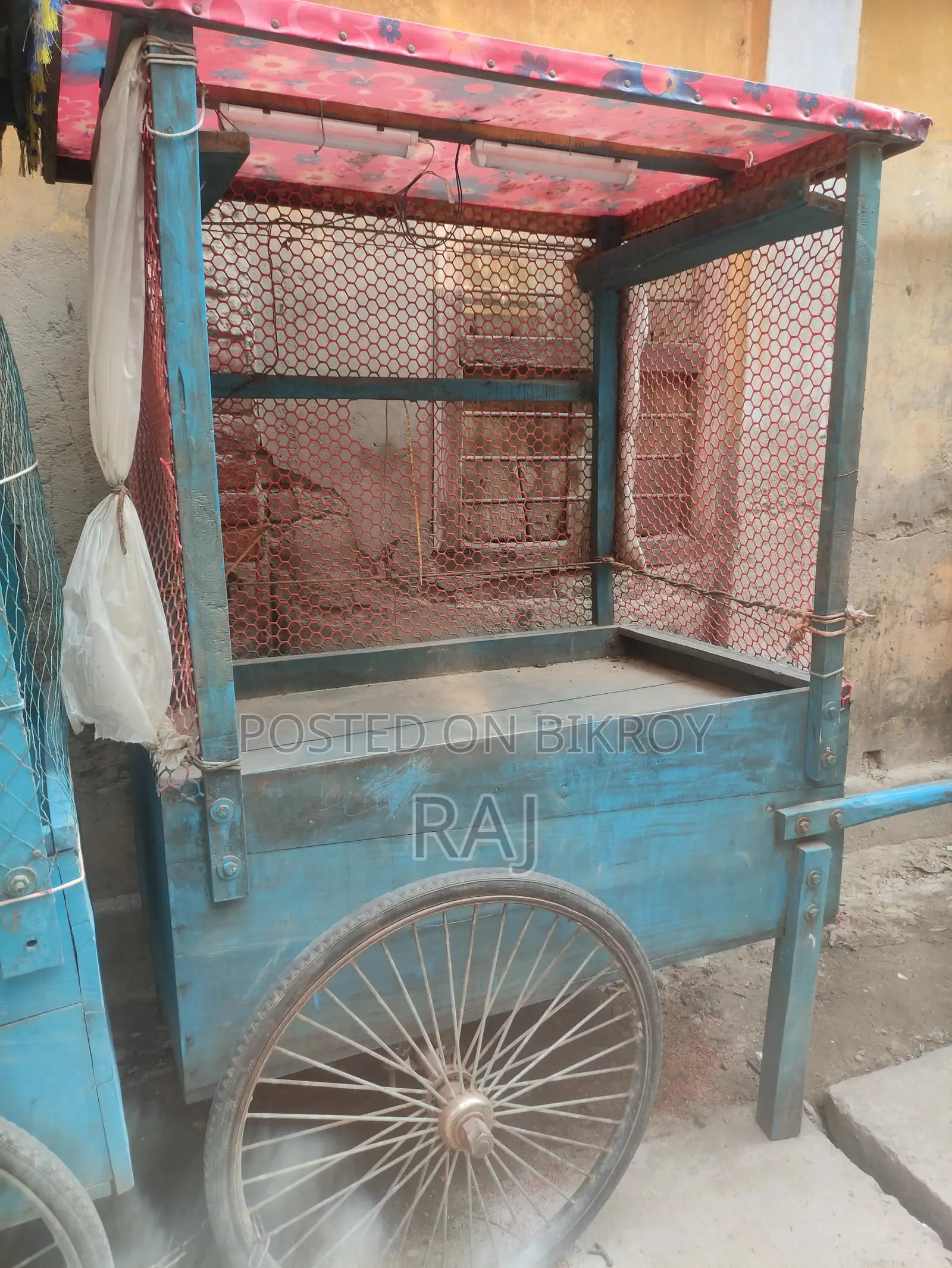 দুই চাকার ঠেলা ভ্যান গাড়ি