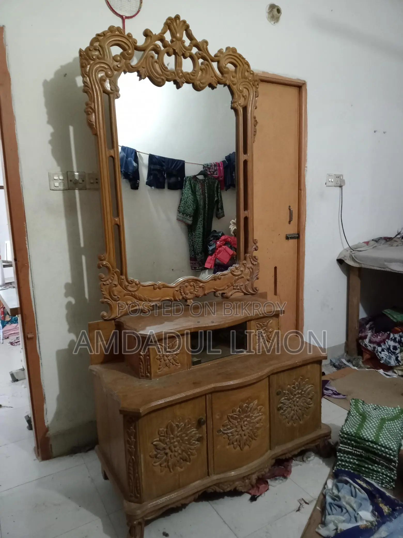 ড্রেসিং টেবিল বিক্রি হবে