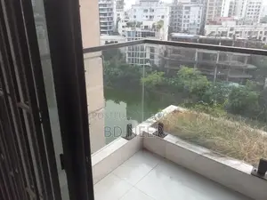 গুলশান-২ উত্তরে লেক ভিউ, জিম ও সুইমিং পুল সহ ৪৫০০ বর্গফুটের ৪ বেডরুমের ফ্ল্যাট ভাড়া
