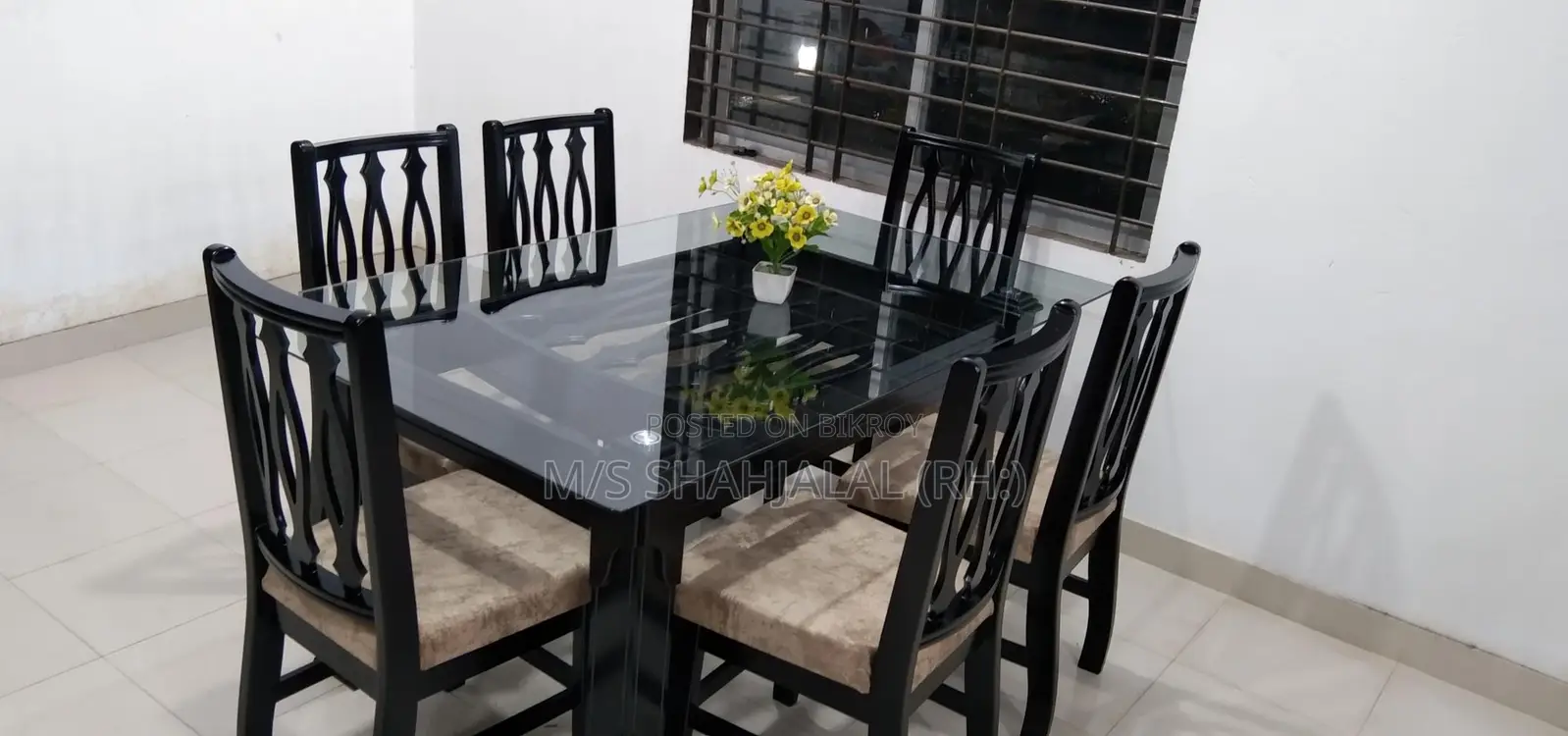 Dining Table with 6 Foam Chairs