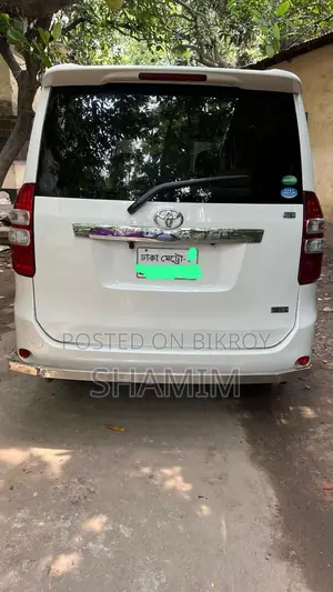 2013 Toyota Noah MPV