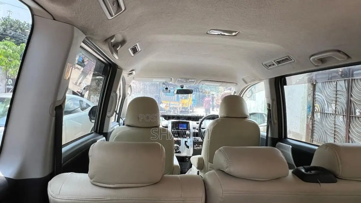 2013 Toyota Noah MPV