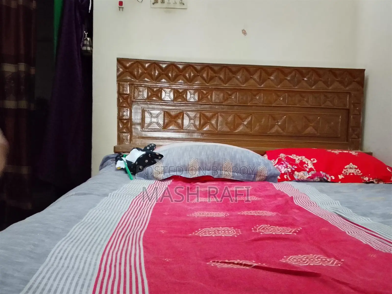 Bed used for 7 months, 5/7 feet, beautiful design.