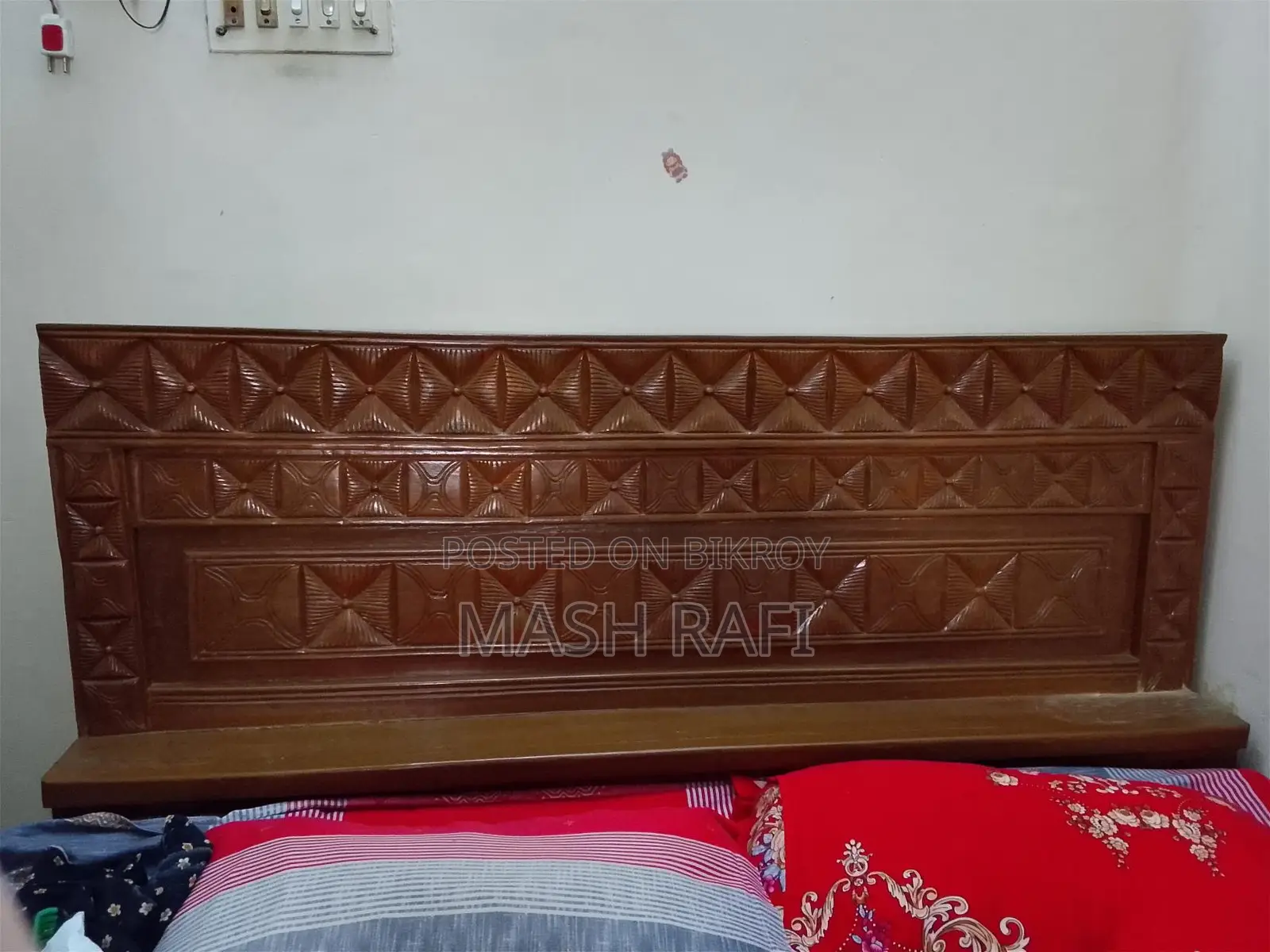 Bed used for 7 months, 5/7 feet, beautiful design.