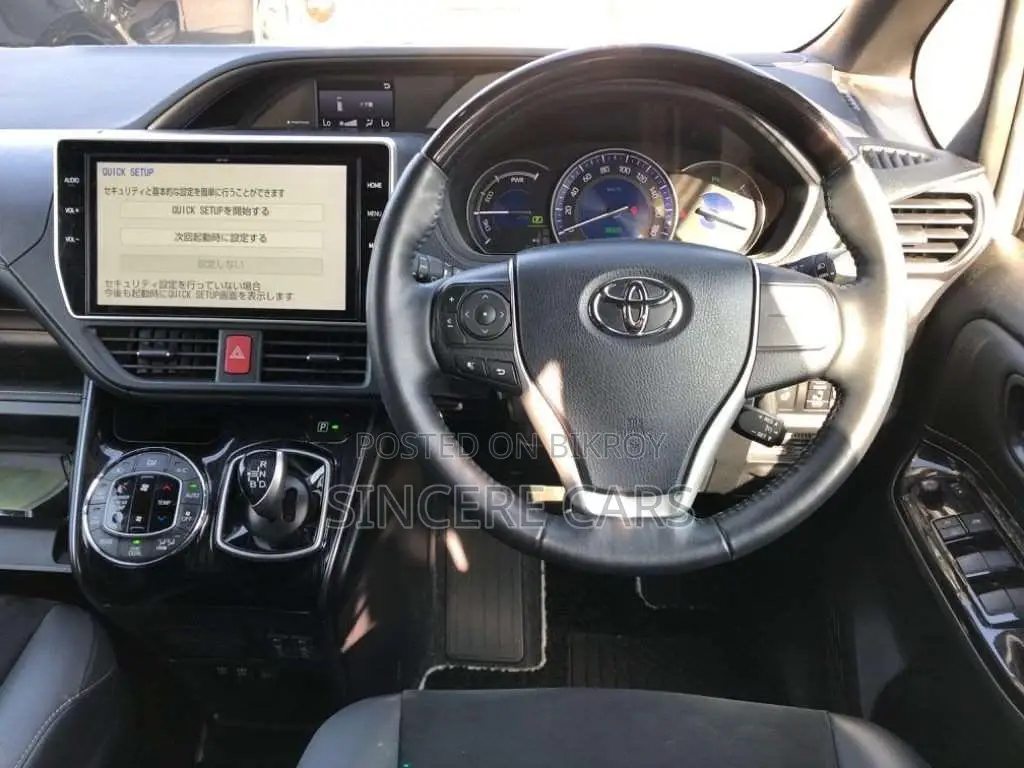 Toyota Esquire GI PREMIUM HYB 4.5 2021