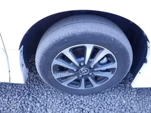 Toyota Esquire GI PREMIUM HYB 4.5 2021