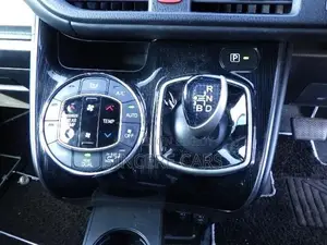 Toyota Esquire GI PREMIUM HYB 4.5 2021