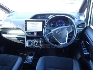 Toyota Esquire GI PREMIUM HYB 4.5 2021