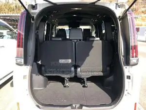 Toyota Esquire GI PREMIUM HYB 4.5 2021
