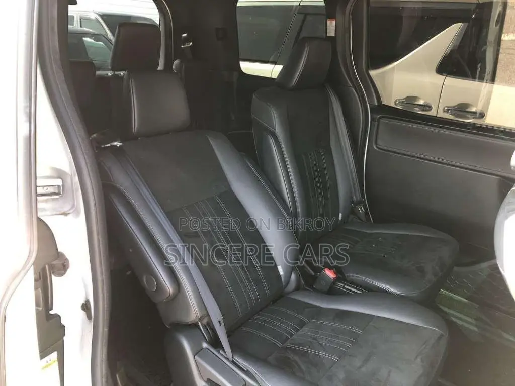Toyota Esquire GI PREMIUM HYB 4.5 2021