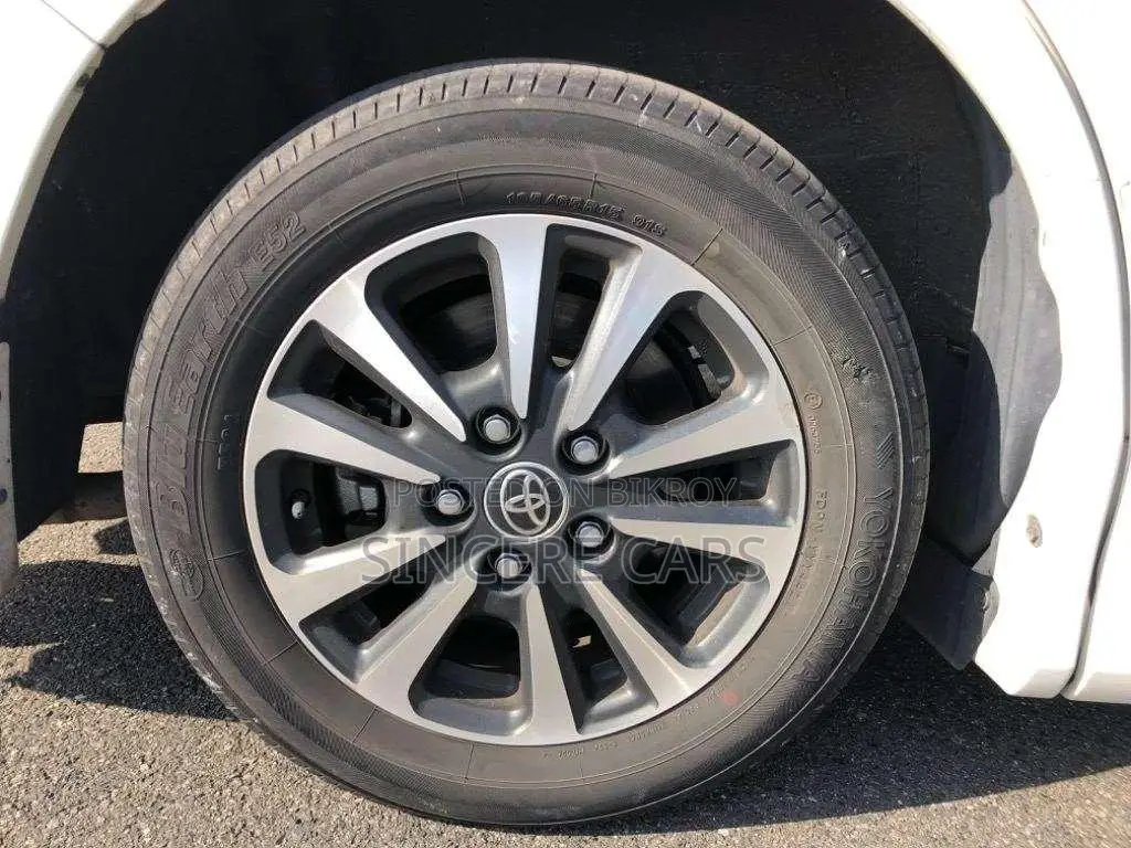 Toyota Esquire GI PREMIUM HYB 4.5 2021