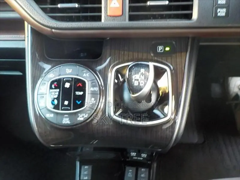 Toyota Esquire Gi Premium Package- 2020